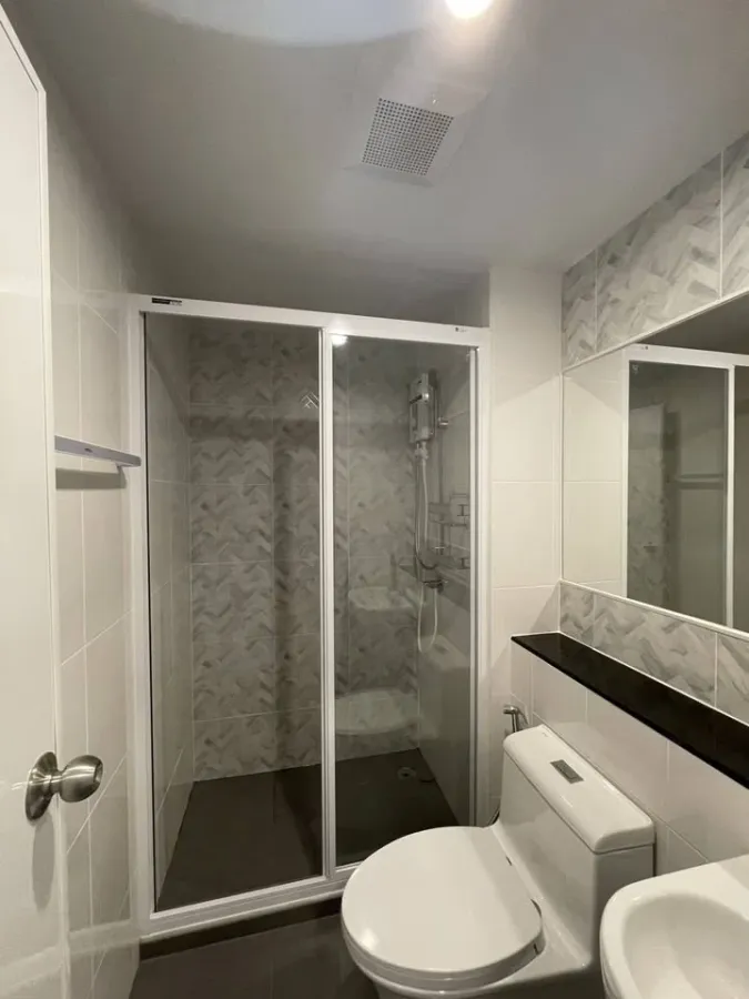 For rent: Regent Home Bangna, separate room, 30th floor, river view, affordable price. You must hurry to reserve now.