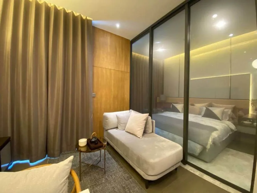 For rent, The Esse at Sigha Complex, very beautiful room, very livable, great built-ins, can't make a reservation like this.