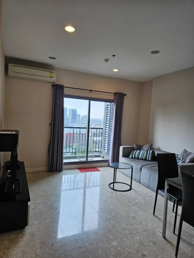 For rent!! Condo The Crest Sukhumvit 34, 16th floor, beautiful room, good location, complete common area, don't miss it!!