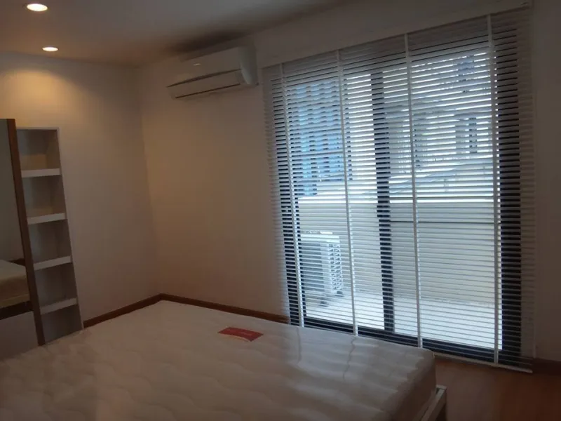 ขาย Silom Grand Terrace ห้องกว้างสุดๆ ตกแต่งด้วยเฟอร์นิเจอร์อย่างดี ลงทุนก็คุ้ม อยู่เองก็ดี จองเลย