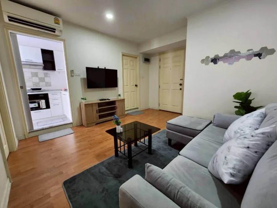 rent Lumpini Ville Ramkhamhaeng 44. Spacious and comfortable room, high floor so it's not hot, cool all day long. Book now!