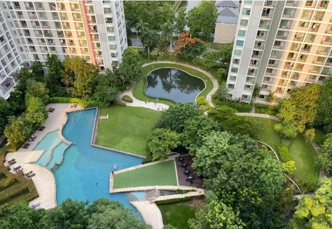 For rent, Parkland Srinakarin, room divided into proportions. Have privacy Swimming pool view, fully furnished, book now.