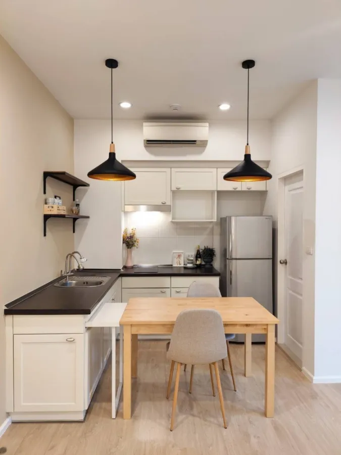 Urgent sale!! S One Rama 9, 2nd floor, Building B, fully furnished, good price, ready to pack your bags and move in!!