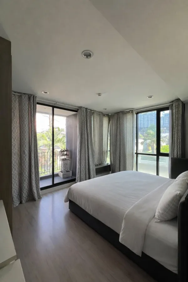 For rent: The Unique 19, 2 bedrooms, 2 bathrooms, fully furnished, spacious area. Book now!