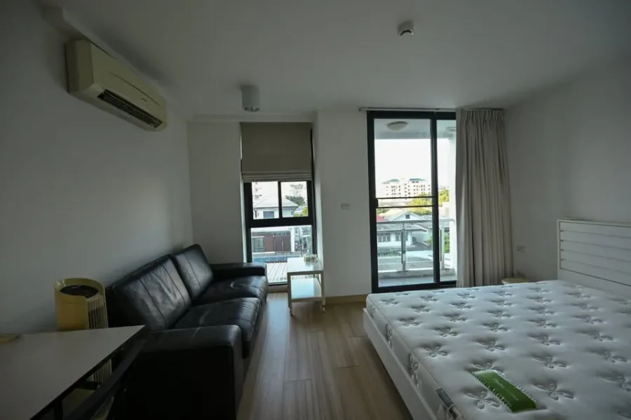 For sale: Chateau In Town Ratchada 20-2 Studio room, 4th floor, includes furniture, ready to move in immediately!!