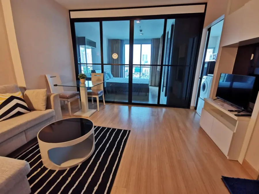 For rent Life @ Ladprao 18, beautiful room. The interior is very wide, fully furnished. Book now, don't miss it.