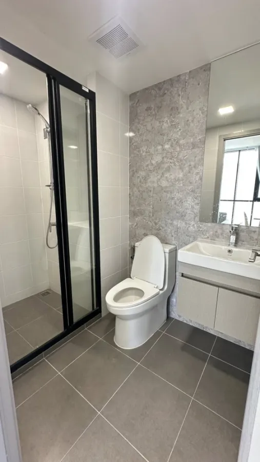 For rent: Atmoz portrait Srisaman, Building A, 6th floor, corner room, full natural light. Reserve now before it's gone.