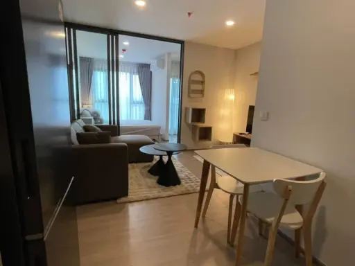 For rent: Aspire Sukhumvit - Rama 4, 18th floor, fully furnished, very livable. Book now! (Hurry!)
