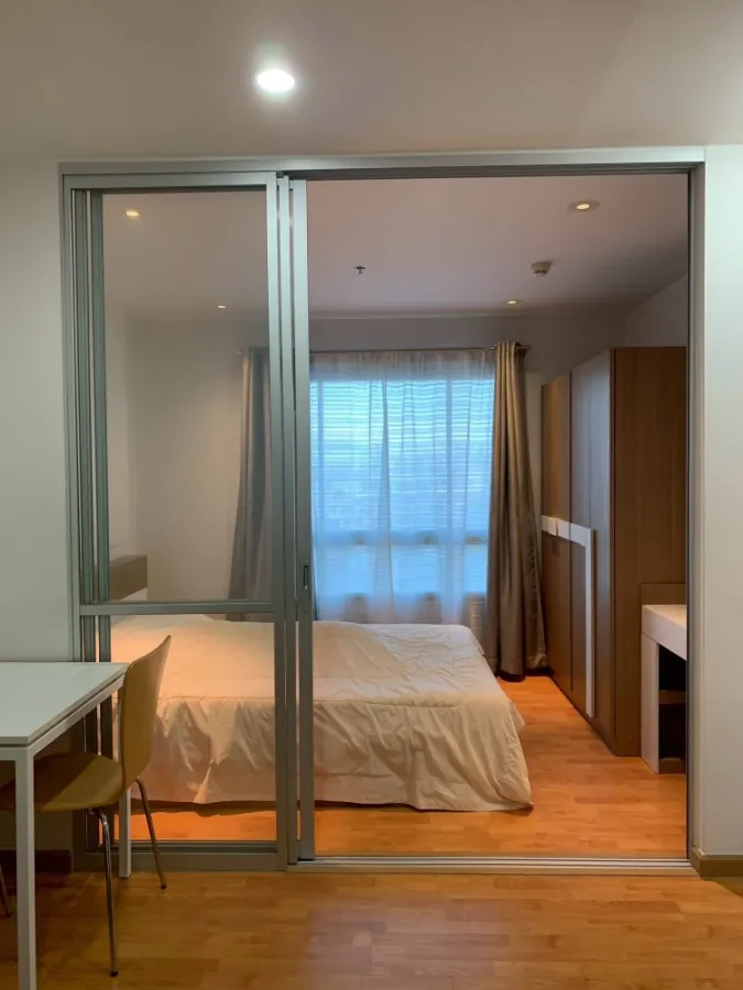 Condo for rent, The President Sathorn-Ratchaphruek. 1 ready-to-move-in unit with good partitioning. Amazing price! Book now, don't miss out!