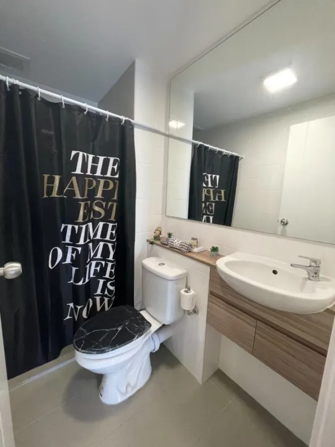 For rent: Plum Condo Rangsit Alive Phase 1, 8th floor, not very high, separate rooms, outside view, quiet, hurry and book now.