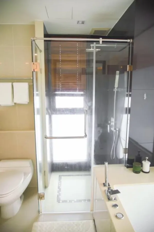 For sale or rent, The Address Sathorn, 2 bedrooms, lots of usable space. Comes with complete amenities. Book now.