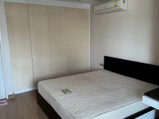 For rent: Tree Condo Ekkamai (Sukhumvit 40), large room with usable space. Plus a very good price You must hurry and reserve now.