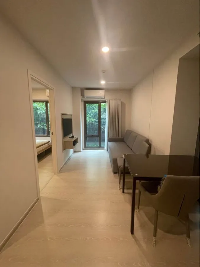 For rent, Phyll Phahol 34, 2nd floor, beautiful garden view, well decorated Buit-In, if interested, can move in now.