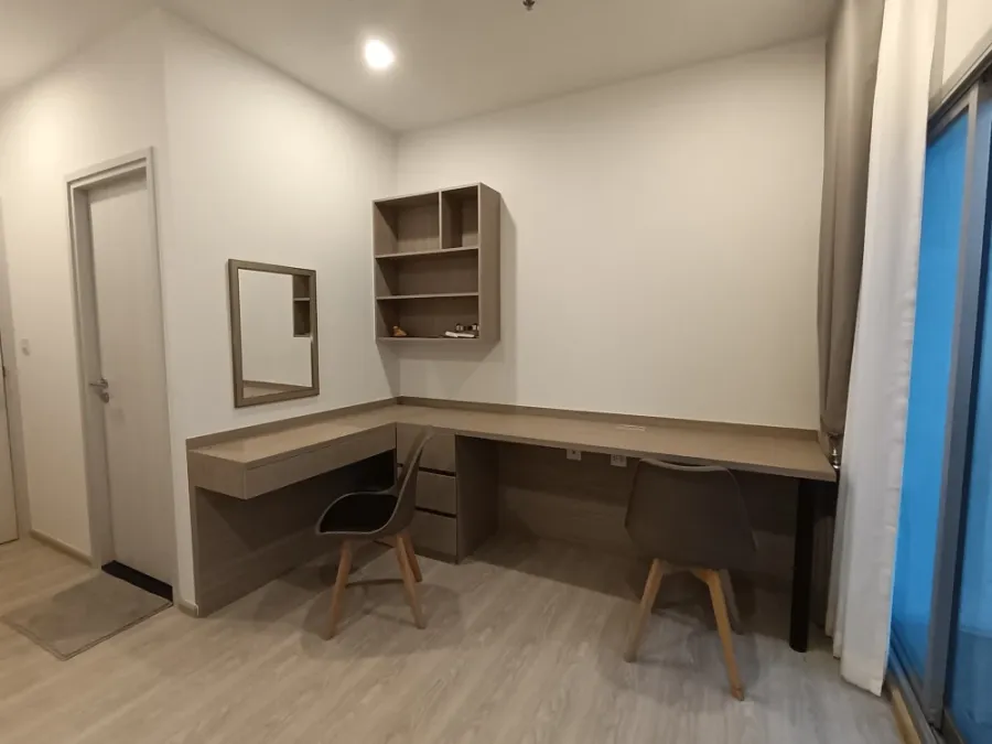 Urgent sale,rent Noble Revolve Ratchada Condo, empty room, affordable price. Those who love decorating rooms, don't wait.