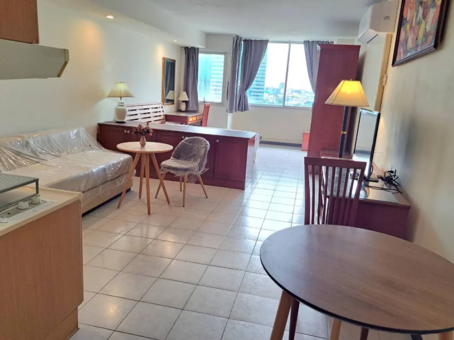 For rent!! Condo Supalai Park Phaholyothin 21, studio room, spacious and comfortable room Don't miss it, book now!!