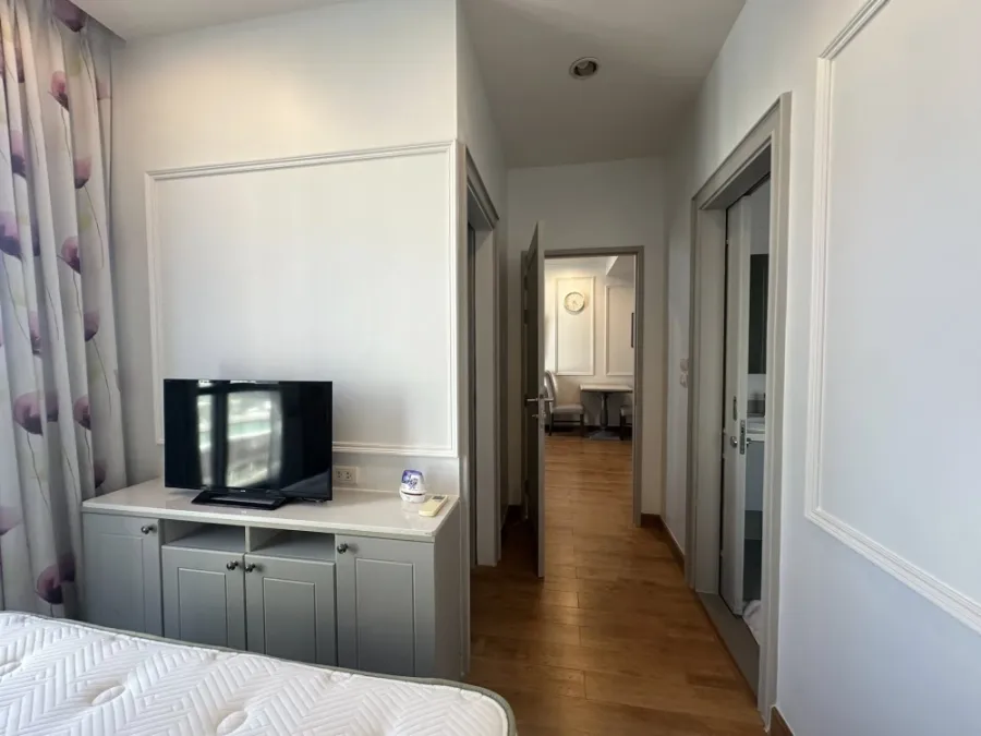 For rent: The Editor, 10th floor, fully furnished with all appliances. No noise from the BTS train. Book now!