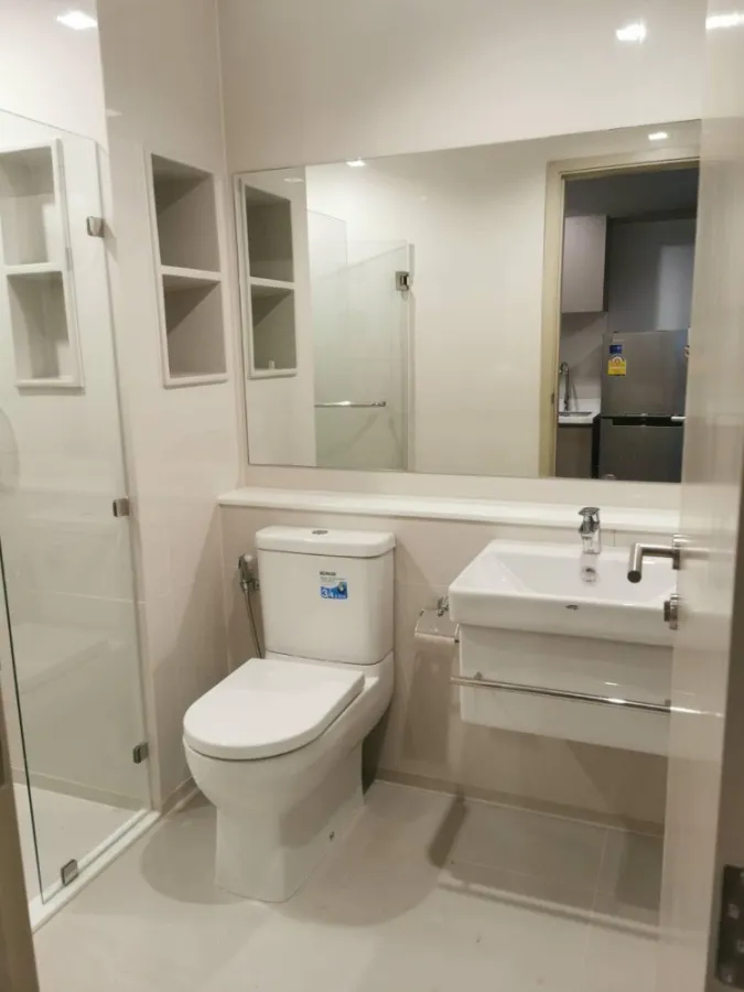 For rent, Life Ladprao, 30th floor, highest, great city view. The built-in is too beautiful to resist the entire room. Good like this, reserve now.