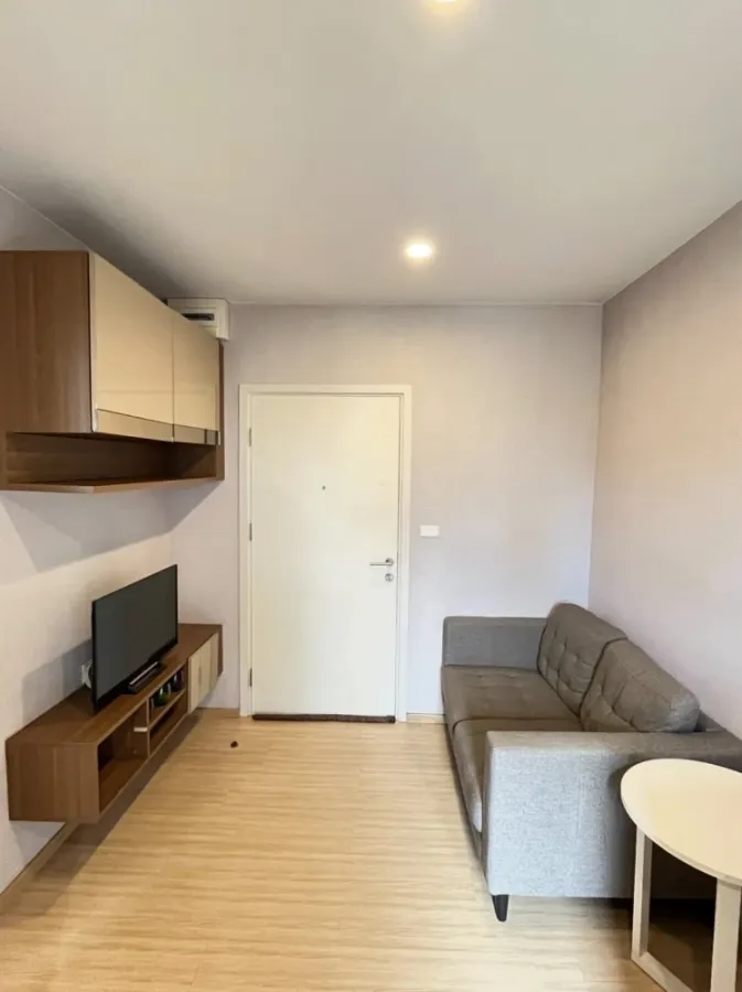 Selling Plum Condo Pinklao Station, 9th floor unit with high-quality built-in furniture. Prime location! Book now!