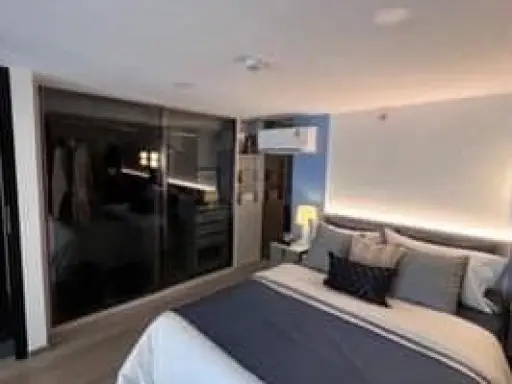 For sale: Soho, Bangkok, Ratchada, room facing north, the sun doesn't shine, it's not hot, the room has high ceilings, airy and comfortable. Book now.