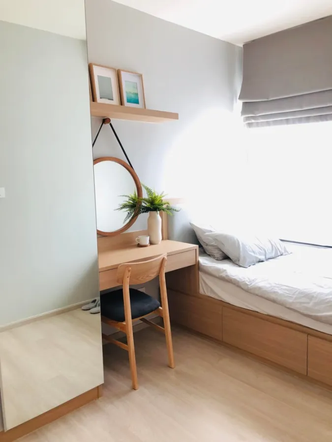 For rent Life Asoke, 15th floor, corner room, south, Asoke view, clear view, beautiful room, very livable, book now, don't wait.
