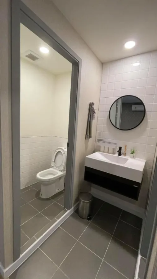 For sale: Attitude BU, a lovely room with a built-in bed and excellent wallpaper. Fully furnished. Don't miss out on this great deal!