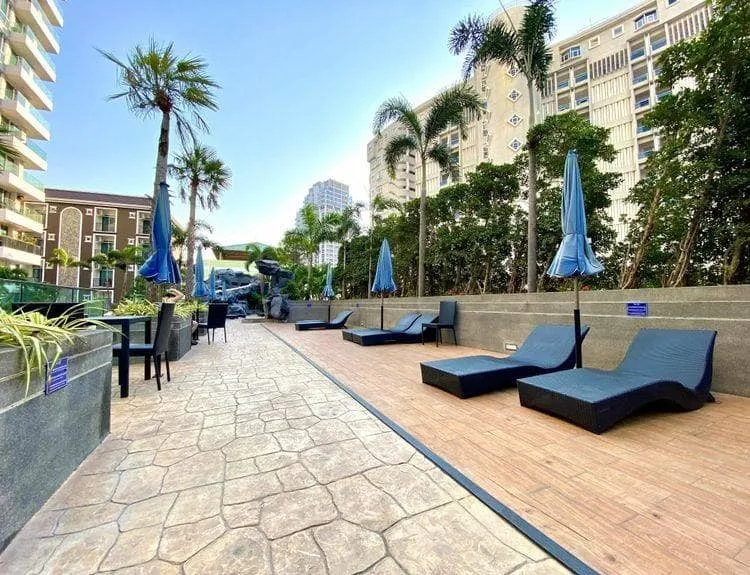 For sale: The Cliff (South Pattaya), studio room, quiet, pool and sea view. You can own it.