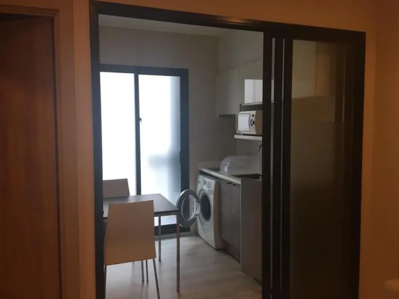 Ready to move in Condolette Mist Rama 9 for rent, fully furnished, electrical appliances ready. There is no cheaper than this. Let's get it.