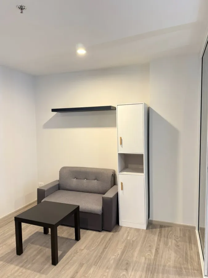 For rent: Regent Home Bangna, room on a very high floor, fully furnished, ready to move in.
