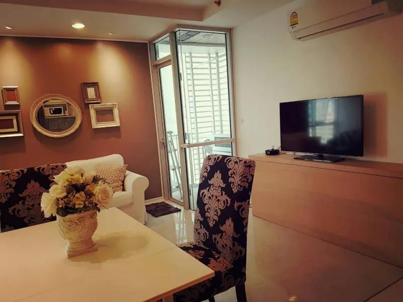 For rent, Abstracts Phahonyothin Park, corner room, 19th floor, cool breeze, fully furnished, great value.