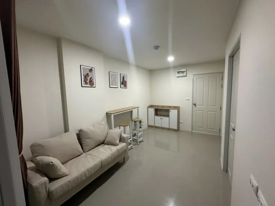 Selling a 1-bedroom, 1-bathroom unit at Royal Hill Resort Bowin. Fully furnished with all amenities. Don't miss out!
