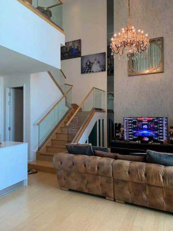 Duplex penthouse for rent, Equinox condo, Phahon Vipha, accessible in two ways. If interested, hurry up.
