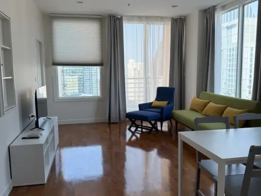ให้เช่า Siri Residence สุขุมวิท 24 ห้องนั่งเล่นบรรยากาศอบอุ่น และพื้นที่เก็บของกว้างขวาง ชมวิวสวยทั้ง วิวเมืองและวิวสวน จากชั้น 25 ห้องมุม สนใจจองเลย images