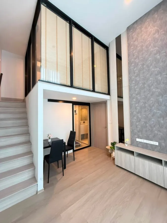 For rent: Origin Play Bangkhunnon Triple Station, 19th floor. Nice, fully furnished unit. Book now!