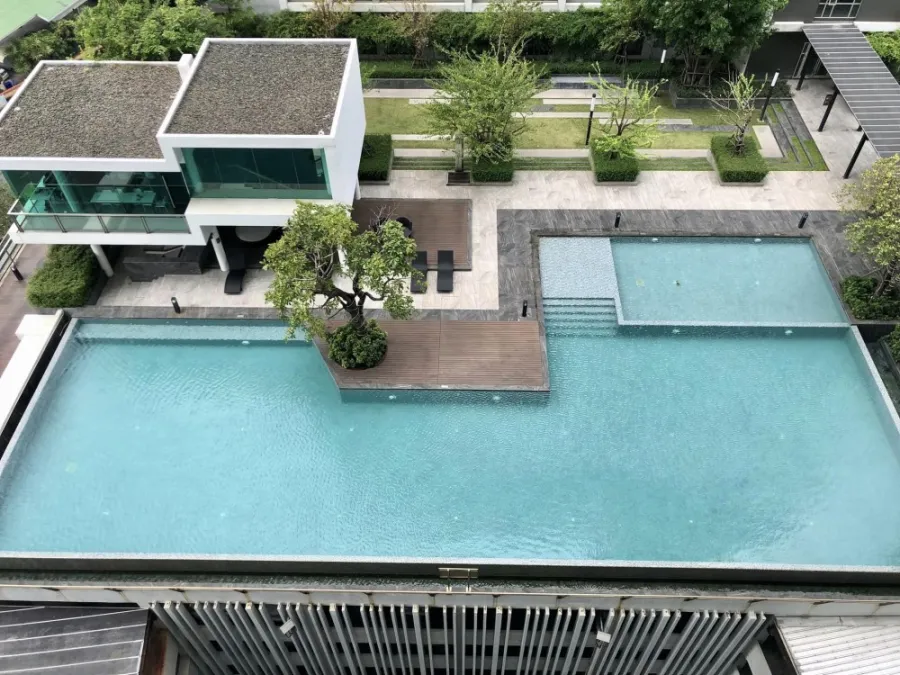 Sell and rent The Tempo Grand Sathorn-Wutthakat, pool view complete electrical appliances Carry the bag in.