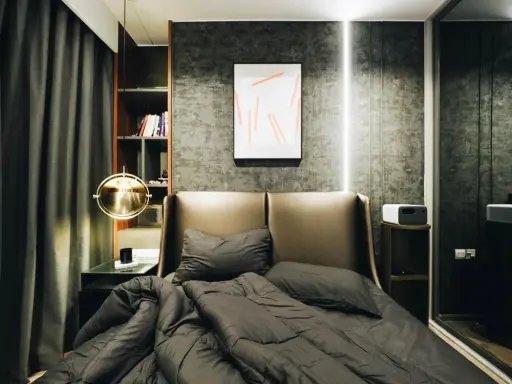 For rent OKA HAUS Sukhumvit 36, 15th floor, private corner room, city view, luxuriously decorated, hurry and reserve quickly.