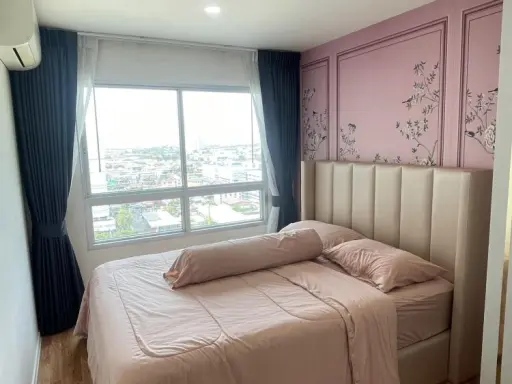 For rent Lumpini Ville Phatthanakan-Srinakarin. The pink bedroom is very pretty and sweet. View of the swimming pool, no buildings blocking it.
