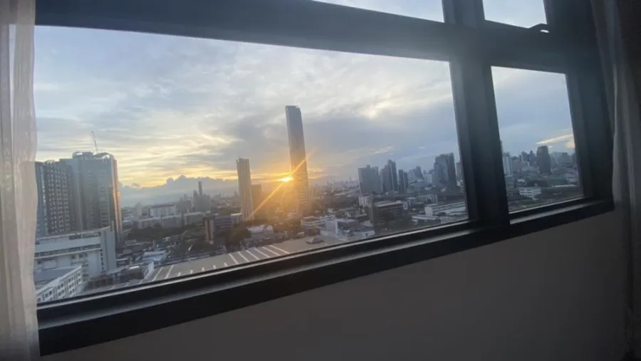 Sold with tenants!! Condo Knightsbridge Prime On Nut, 19th floor, city view, fully furnished, ready to move in. Book now!!