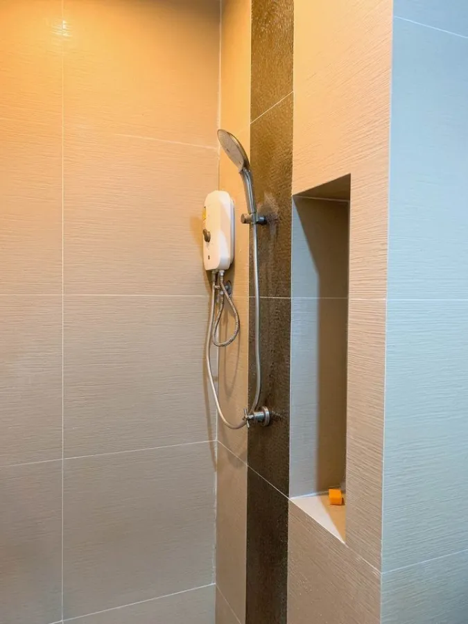 For rent Happy condo Lat Phrao 101, spacious room. Great usable space, 2nd floor, not high. Don't just look. Hurry and reserve.