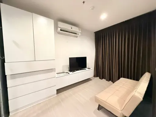 Condo for rent at Life Sathorn Sierra. Spacious room with ample living space. Convenient and fully equipped. Don't miss out! images