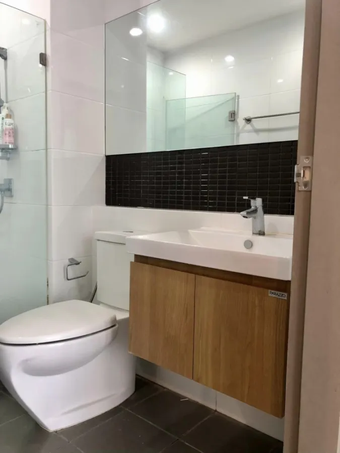 Sell and rent The Tempo Grand Sathorn-Wutthakat, pool view complete electrical appliances Carry the bag in.
