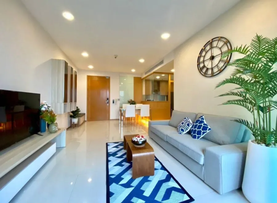 For rent: The Emporio Place, high floor, east facing, panoramic view of the sky and river, good wind, good sunshine.