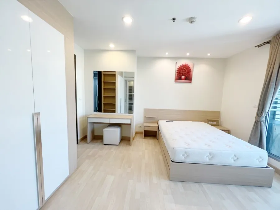 Condo for rent, Rhythm Ratchada, corner room, ready to move in, convenient travel, near MRT Ratchadaphisek.