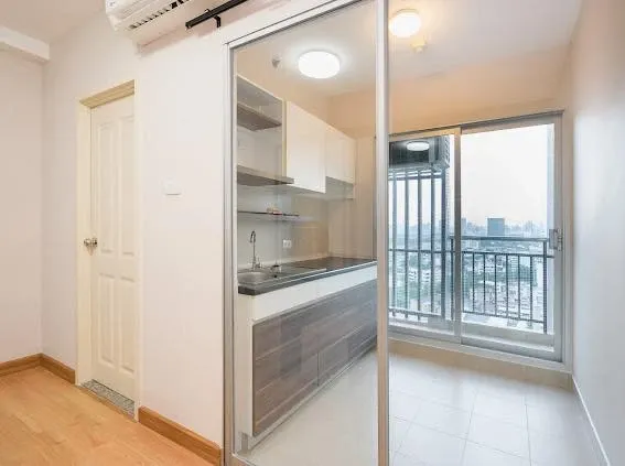 Selling a Supalai Veranda Ratchavipha-Prachachuen condo, unfurnished but with ample usable space. Amazing price! Buy now!