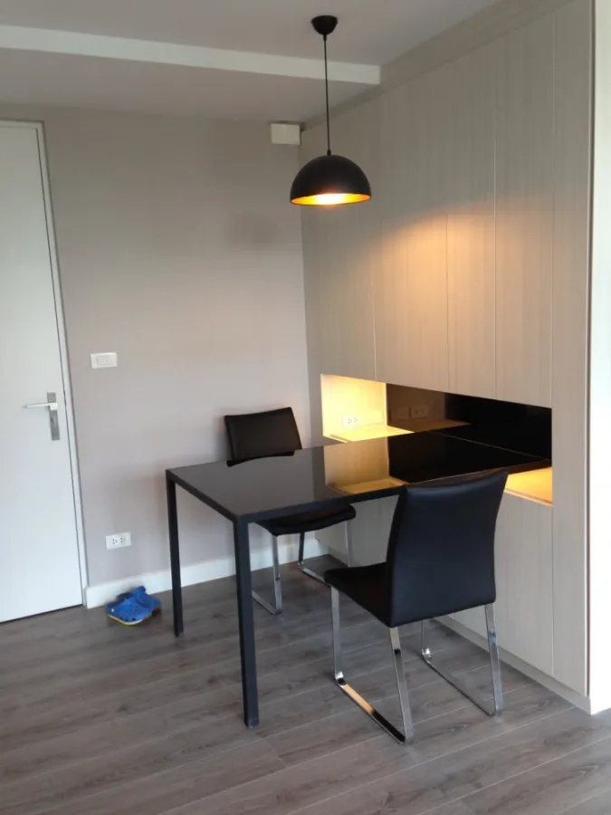 Condo for rent, The Room Sukhumvit 40, good location, near shopping areas. Full of amenities, don't miss it!!