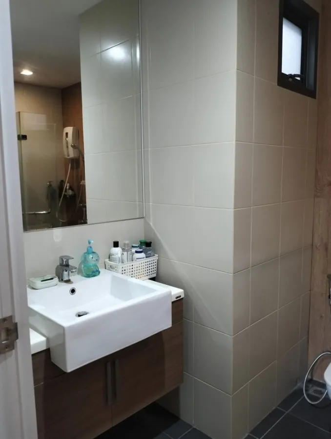 Condo for sale, Privacy Ngamwongwan, room ready to move in Complete facilities, reasonable price, book now.
