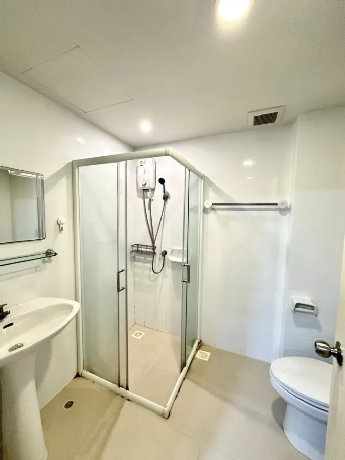 For rent: The Escape Condominium Sukhumvit 101/1, area 42 sq m, 4th floor, Building E, bedroom with built-in furniture, book now.