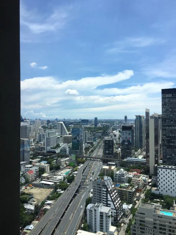 ขาย ให้เช่า คอนโด ไลฟ์ วัน ไวร์เลส ห้องสวย วิวดีมาก เฟอร์นิเจอร์ครบครัน ทำเลคุณภาพน่าอยู่ เดินทางง่าย ใกล้BTS ใกล้ท่าเรือ จองด่วน