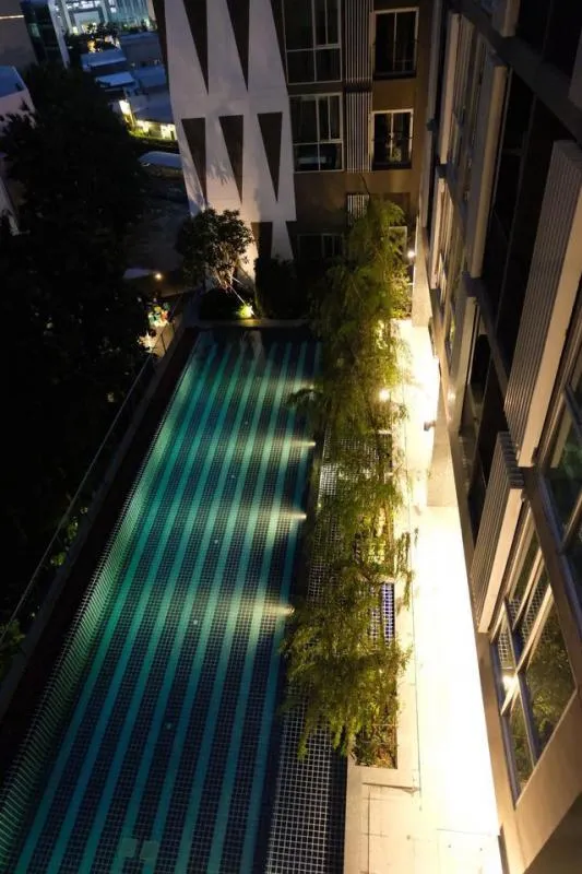 So beautiful, rent now, Noble Revolve Ratchada 2, pool view. There is only one bag, you can move in quickly.