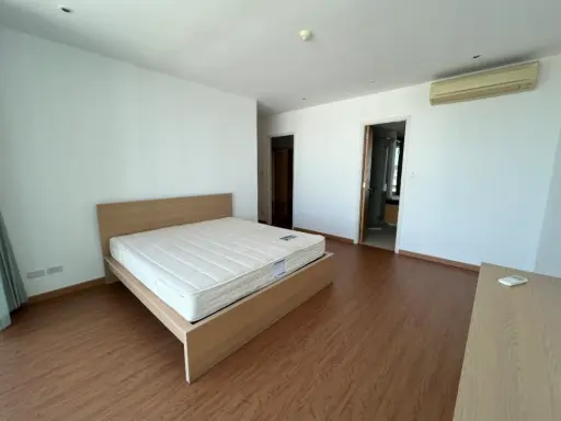 Condo for sale, Fullerton Sukhumvit, high floor, good view, unfurnished room, good location, convenient travel.