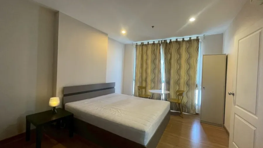 Condo for sale, The Tree Bang Pho Station, 15th floor, north, Rama 7 bridge view. Put wallpaper in the whole room